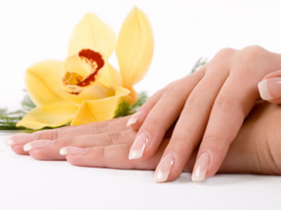 Εντατική φροντίδα στα νύχια σας, φυσικά